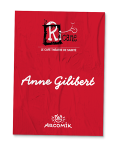 Anne-Gilibert-Arcomik-festival-humour-La-ricane-logo-rouge-2023-
